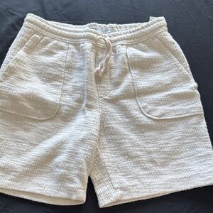 Zara Men's Textured Cream Shorts
